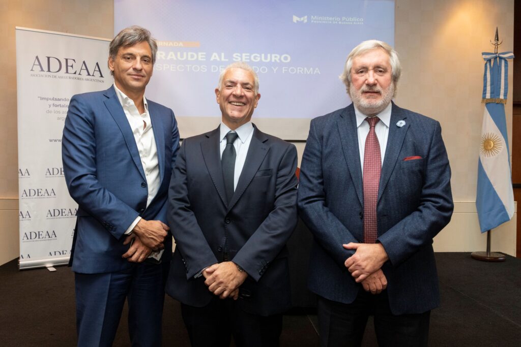 Dr. Guillermo Plate, Superintendente de Seguros de la Nación, Dr. Aldo Álvarez, Presidente de ADEAA, Dr Julio Conte Grand, Procurador General de la Suprema Corte de Justicia de la PBA..